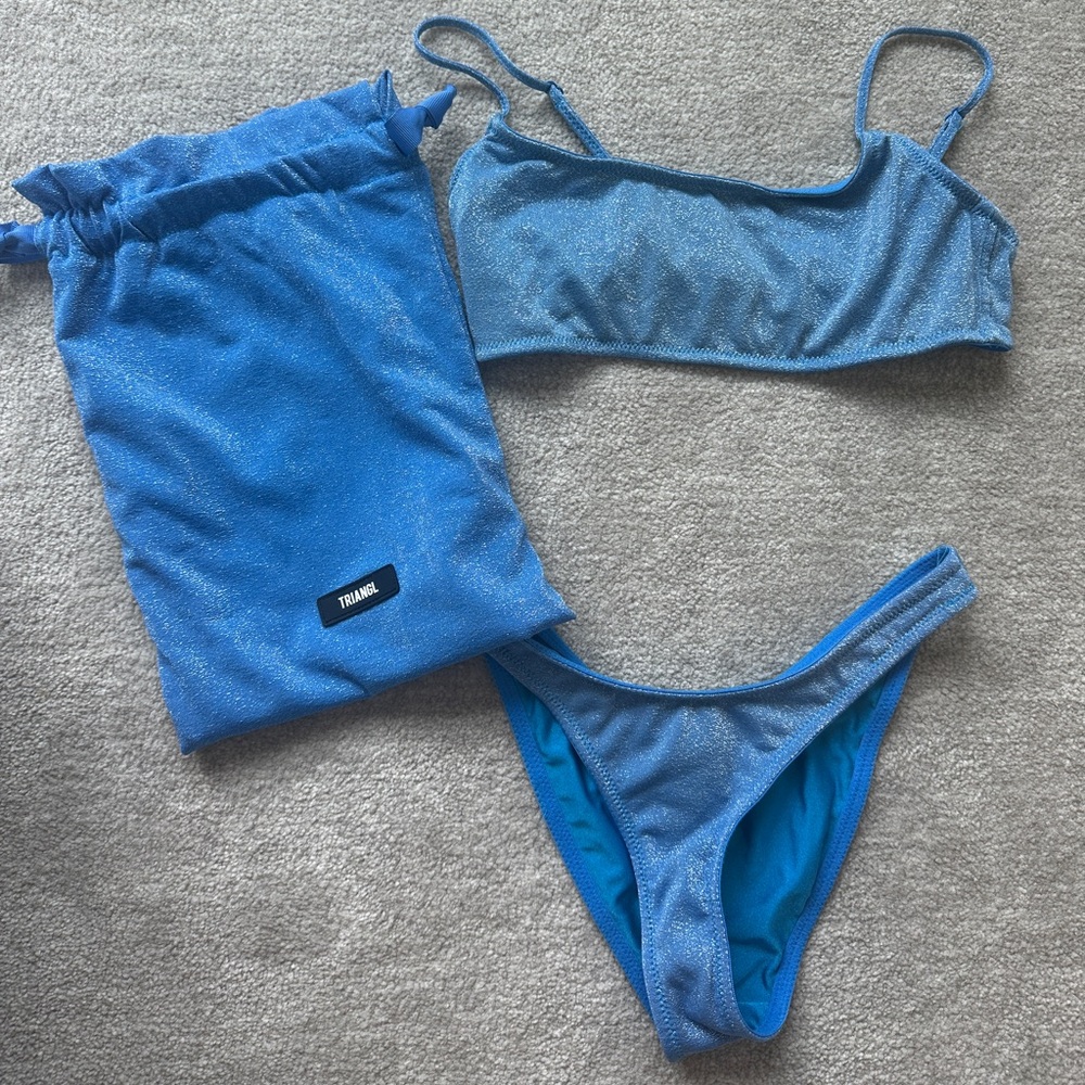 TRIANGL MICA blue sparkle